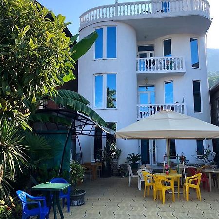 Emiliya Guest House Гагра Екстер'єр фото