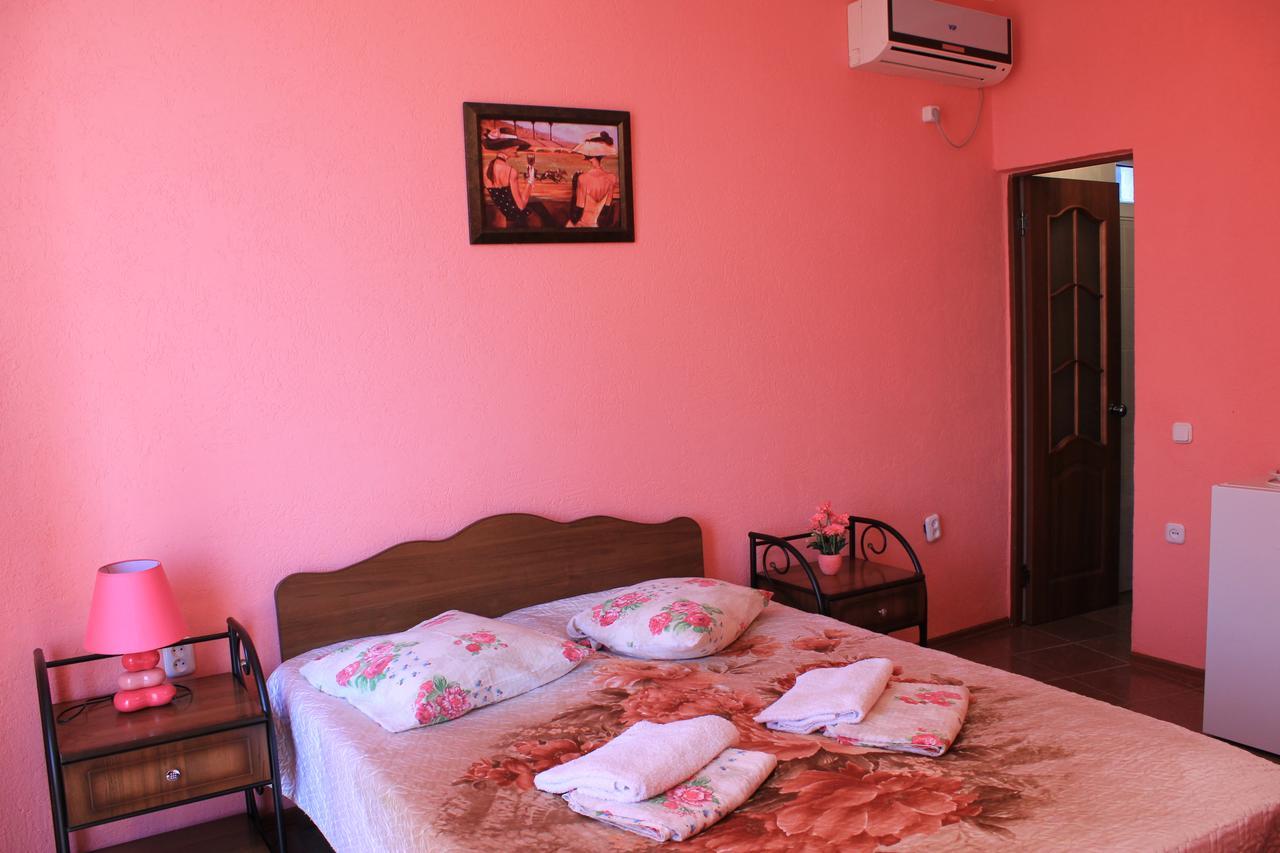 Emiliya Guest House Гагра Екстер'єр фото