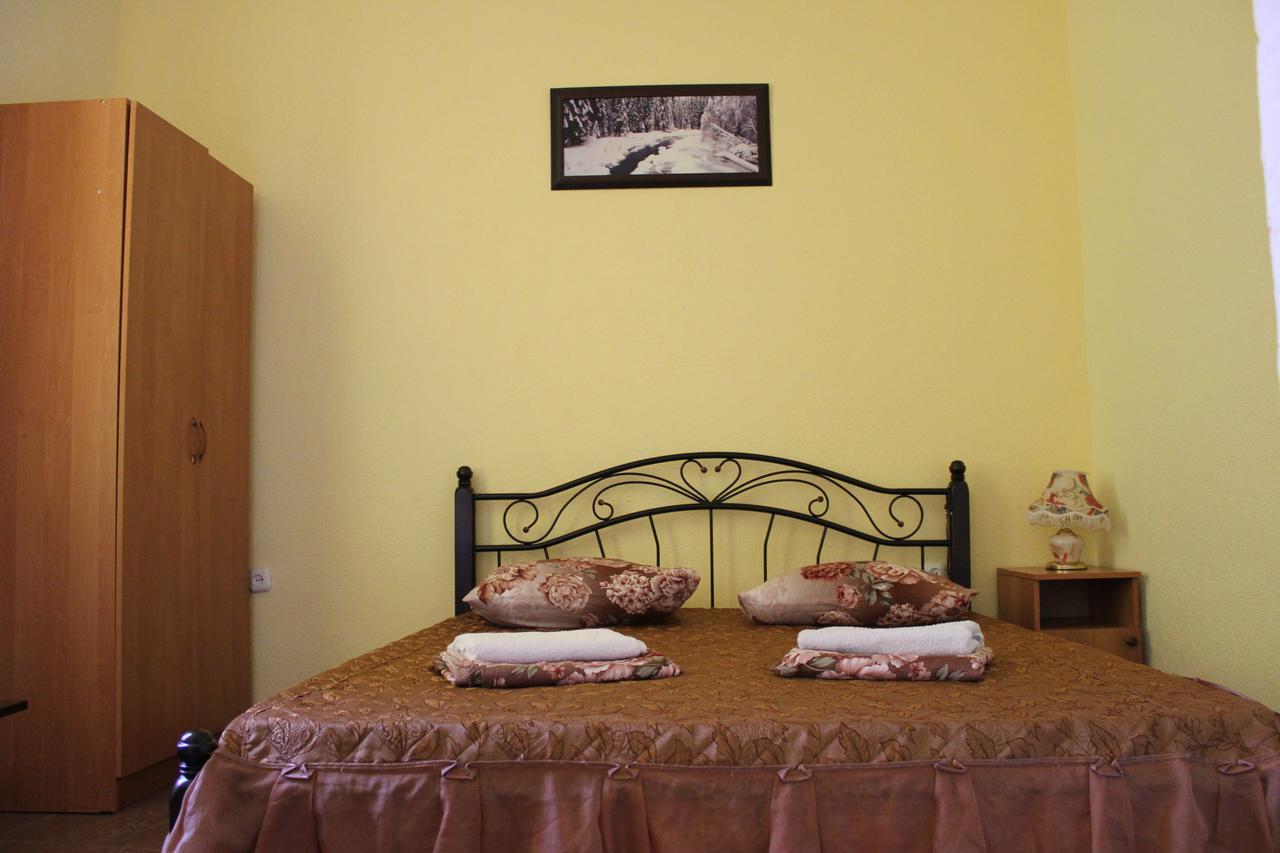 Emiliya Guest House Гагра Екстер'єр фото